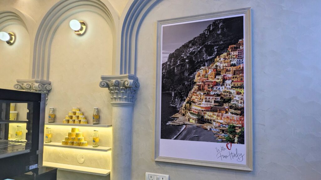 Dolce Café Interior