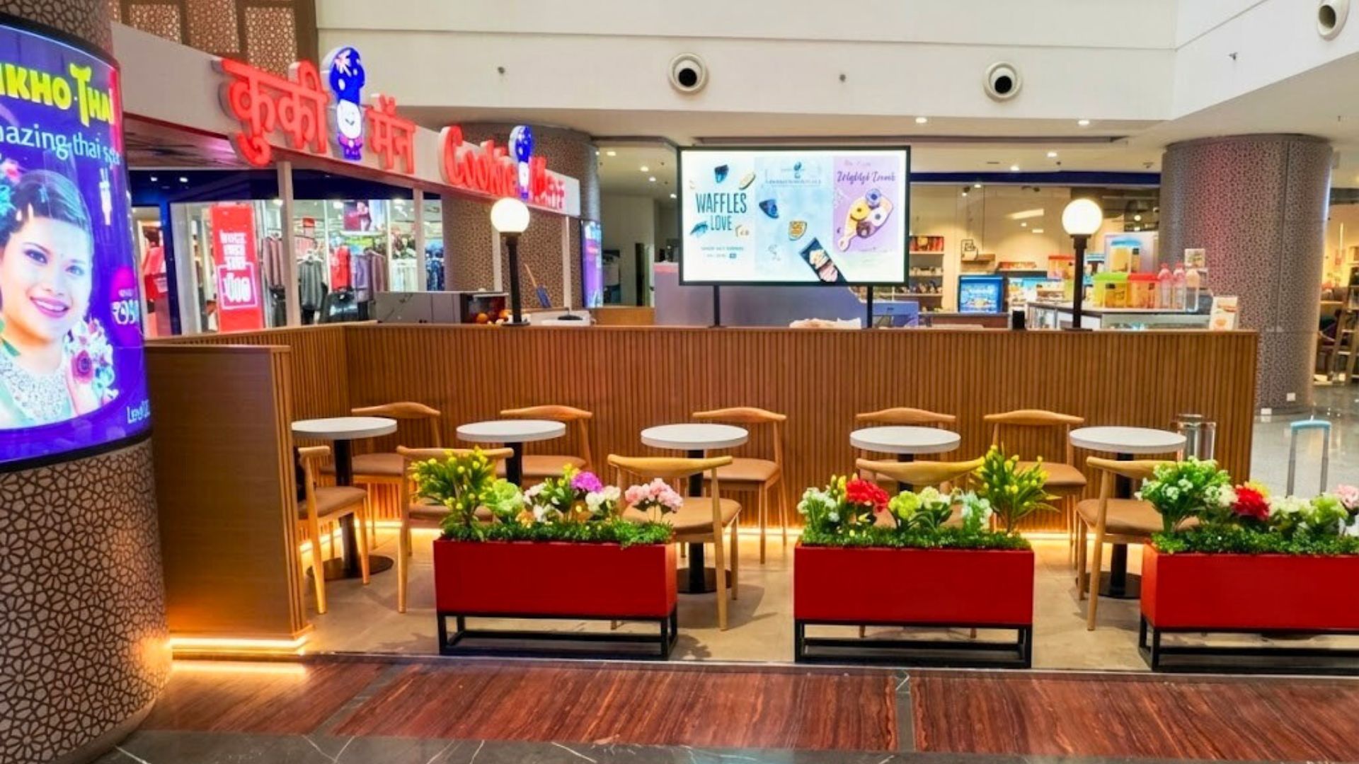 Cookie Man Kiosk Wide View with Seating