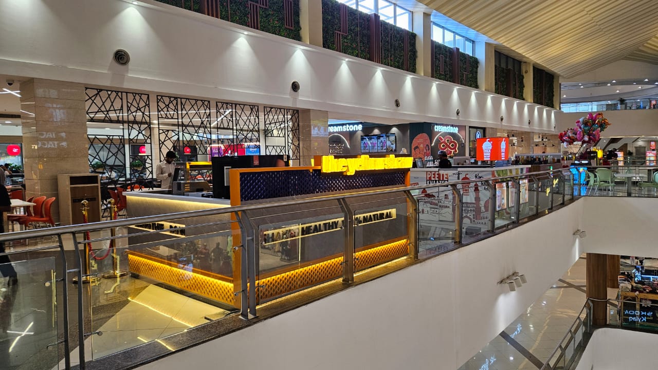 The Yellow Straw Mall Context View